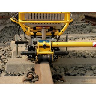 PCM-2P a 2P/FC Stroj pre montáž a demontáž Pandrol svorkovníc typu "e" a Fastclip