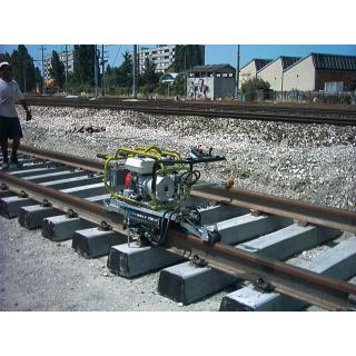 PCM-2P a 2P/FC Stroj pre montáž a demontáž Pandrol svorkovníc typu "e" a Fastclip